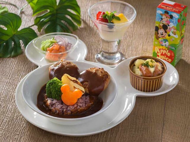 ミッキーのレインボールアウ　食事